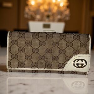 Gucci Britt Continental wallet in beige GG canvas with white leather trim